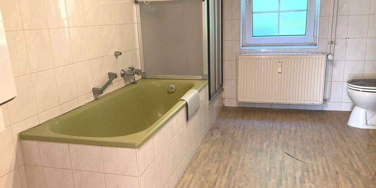 Einfamilienhaus Friesenheim - 8 Zimmer, 205 m&sup2;, 205.000&euro; | Angebot:25778877