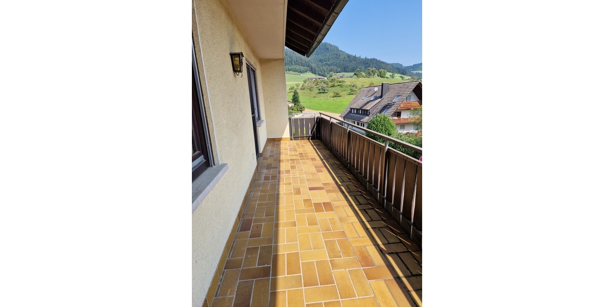 Geräumige 6 Zimmer Wohnung in einem kleinen Mehrfamilienhaus mit 3 Wohnungen in Zell am Harmersbach, - 5.5 oder mehr Zell a. H. | Angebot:23243543