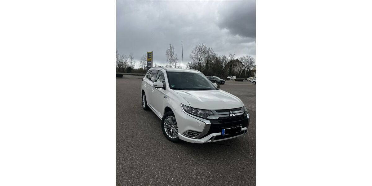Mitsubishi Outlander 122.527 km 17.499 &euro; Kehl 77694