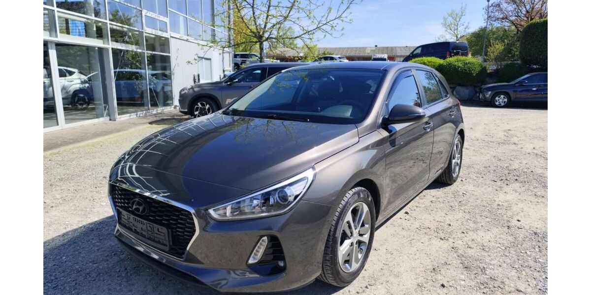 Hyundai i30 81.000 km 10.900 &euro; Offenburg 77652