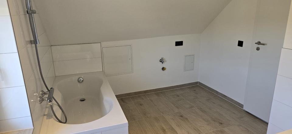 Dachgeschoßwohnung Friesenheim - 2 Zimmer, 75 m&sup2;, 950&euro; | Angebot:25251537