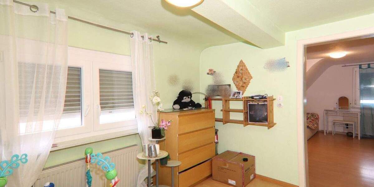 Etagenwohnung Lahr/Schwarzwald Sulz - 8 Zimmer, 156 m&sup2;, 269.000&euro; | Angebot:25740354
