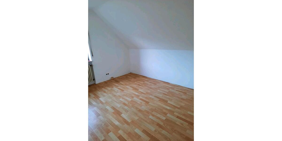 Etagenwohnung Bühl - 4 Zimmer, 110 m&sup2;, 900&euro; | Angebot:25713640