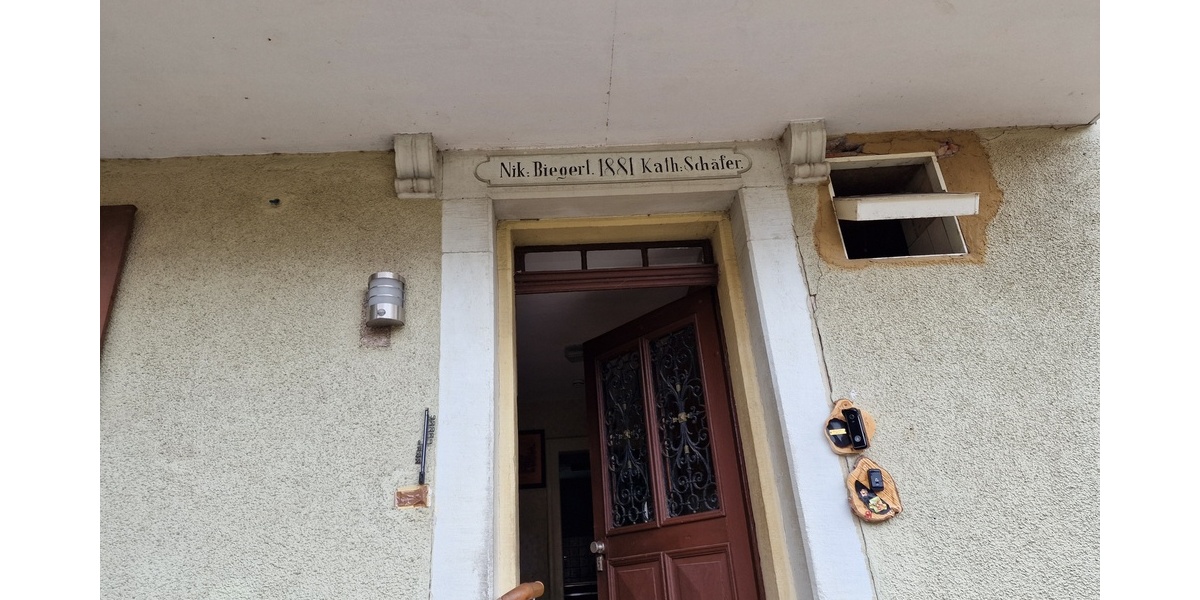 Ländliches Wohnen mit einem Hauch von Geschichte wird möglich - Zweifamilienhaus Neuried Dundenheim | Angebot:22030040