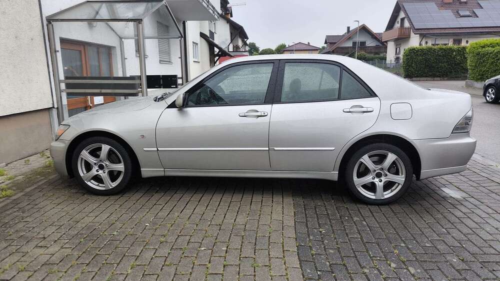 Lexus IS 200 155.000 km 12.500 &euro; Appenweier 77767
