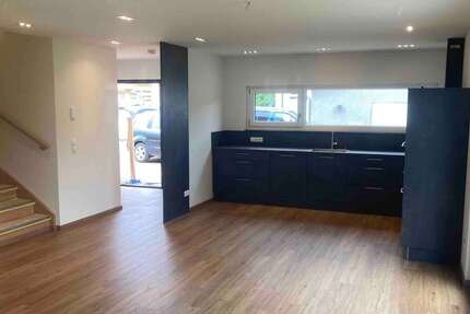 Haus Schwanau - 4 Zimmer, 100 m&sup2;, 1.500&euro; | Angebot:27650556