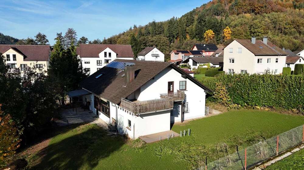 Einfamilienhaus Lahr - 8 Zimmer, 221 m&sup2;, 429.500&euro; | Angebot:25880258