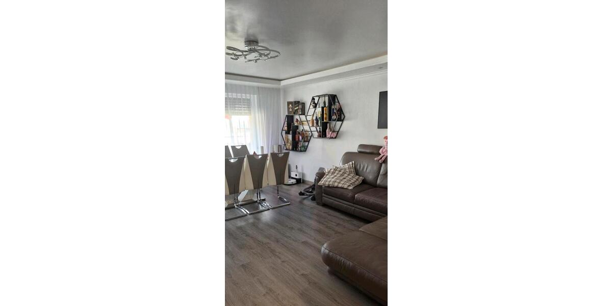 Etagenwohnung Offenburg Elgersweier - 3 Zimmer, 80 m&sup2;, 1.200&euro; | Angebot:26587048