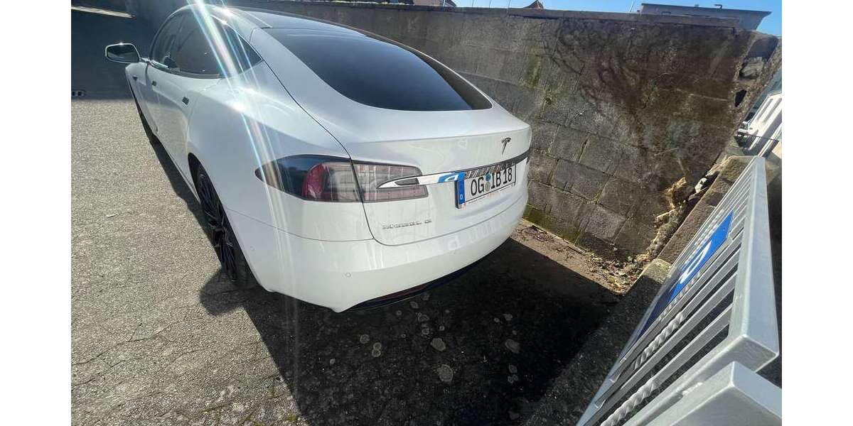 Tesla Model S 240.000 km 30.000 &euro; Oberkirch 77704