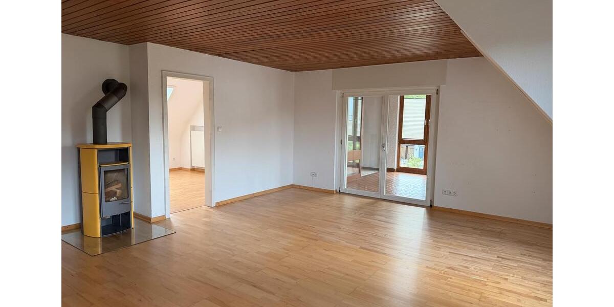 Dachgeschoßwohnung Offenburg Elgersweier - 4 Zimmer, 103 m&sup2;, 1.100&euro; | Angebot:26654963
