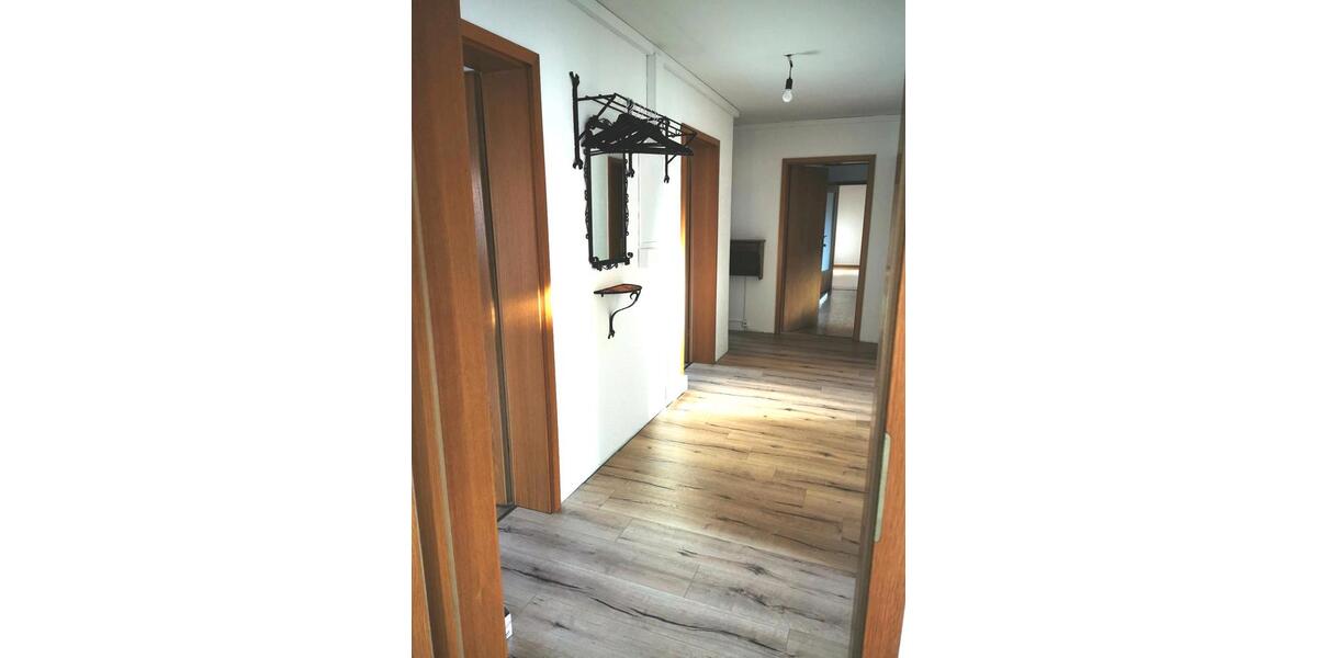 Etagenwohnung Offenburg - 5 Zimmer, 125 m&sup2;, 370&euro; | Angebot:25498325