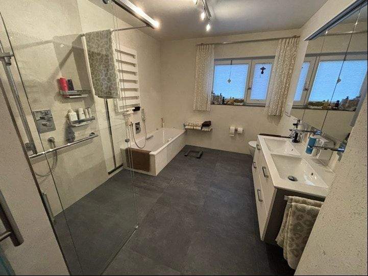 Einfamilienhaus Nordrach - 8 Zimmer, 230 m&sup2;, 650.000&euro; | Angebot:25862499