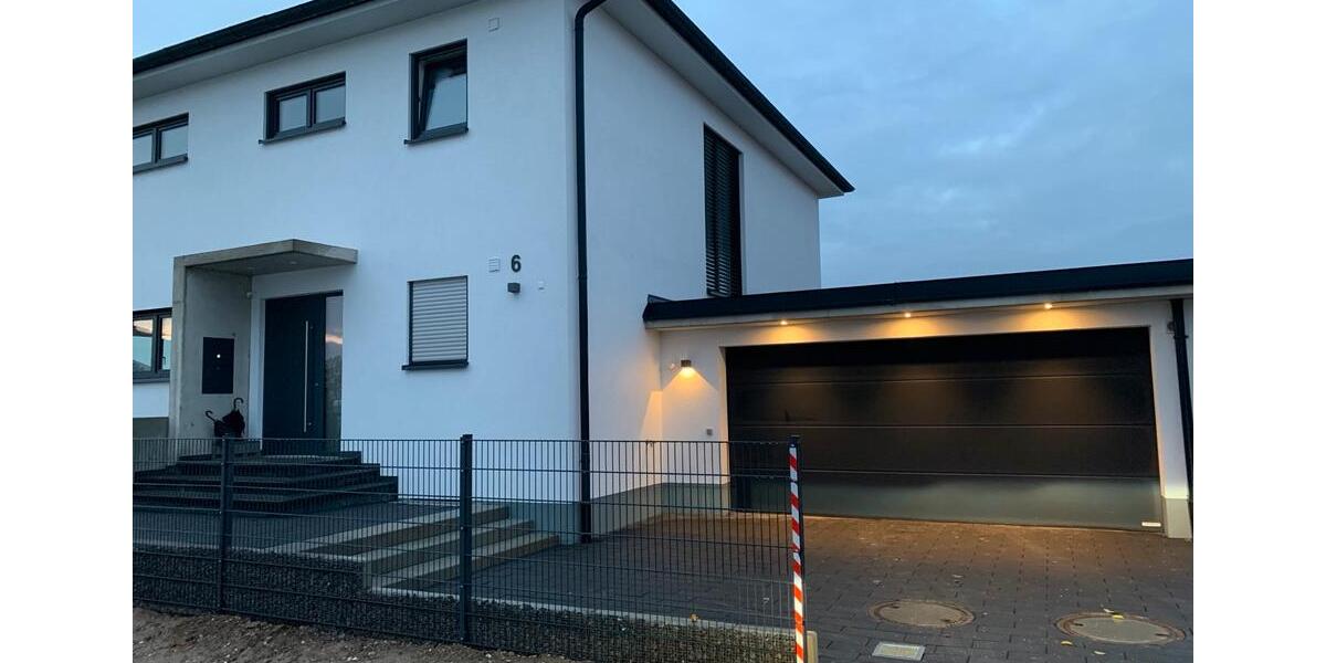 Einfamilienhaus Schutterwald - 8 Zimmer, 240 m&sup2;, 2.350&euro; | Angebot:25406131