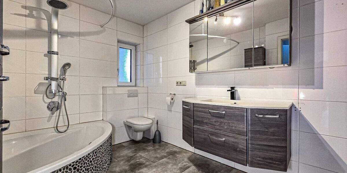 Mehrfamilienhaus, Wohnhaus Kehl Zierolshofen - 7 Zimmer, 239 m&sup2;, 449.000&euro; | Angebot:25774755