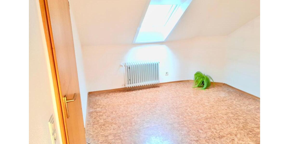Dachgeschoßwohnung Oberkirch - 3 Zimmer, 91 m&sup2;, 683&euro; | Angebot:25930093