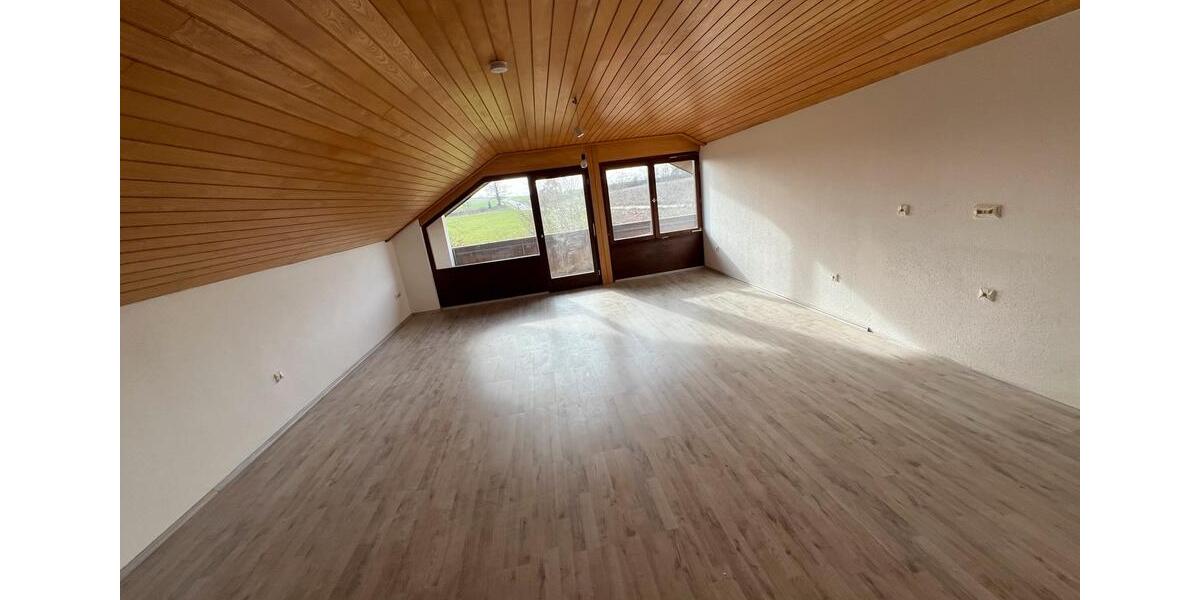 Dachgeschoßwohnung Offenburg - 4 Zimmer, 110 m&sup2;, 1.250&euro; | Angebot:25333085